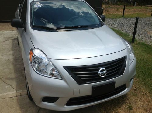 2013 nissan versa s-one owner-(4kmiles)-under full warranty--clean carfax