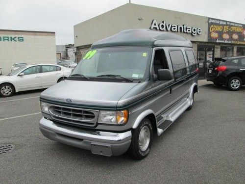 Sell used 1999 Ford E-350 Econoline Club Wagon XLT Extended Passenger