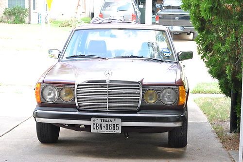 1981 mercedes benz 240d sadan. daily driver, in great mechanical condition.