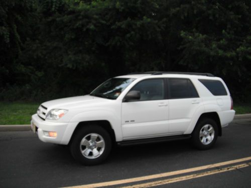 Very clean 2004 4-runner. well maintained and garage kept. no accidents