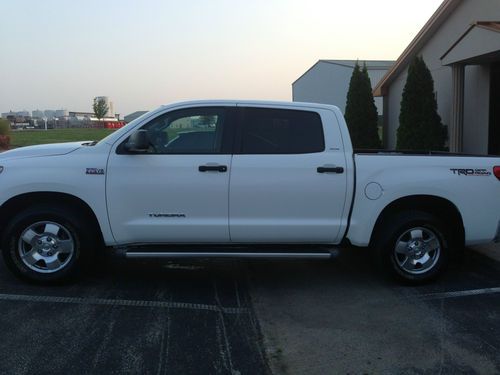 2010 toyota tundra base extended crew cab pickup 4-door 5.7l crewmax sr5