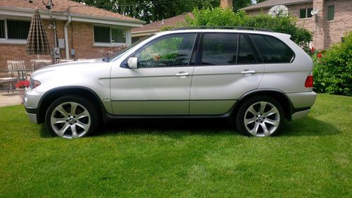 2006 bmw x5 4.8is clean and fully loaded!!!