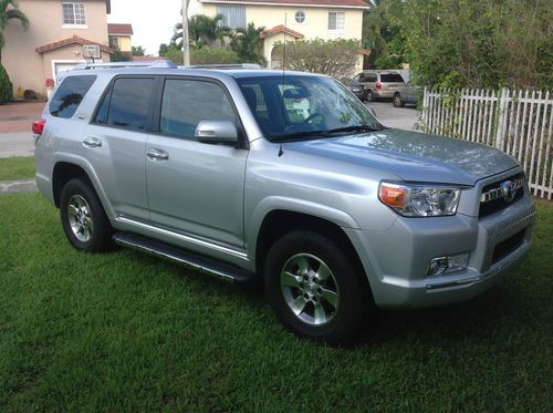 2011 toyota 4runner suv 4x4 wheel drive- like new!