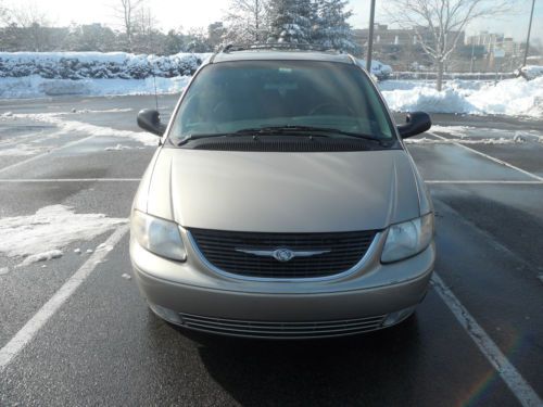 2002  chrysler  town &amp; country  in  excellent  condition