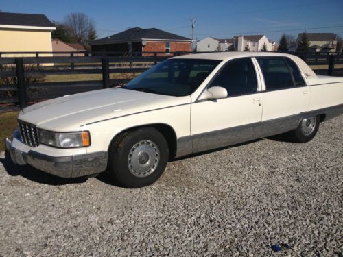 1996 cadillac fleetwood * no reserve low 66k miles rare find older lady driven