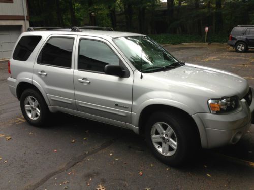 2005 hybrid ford escape with brand new engine with 2 more years of warranty
