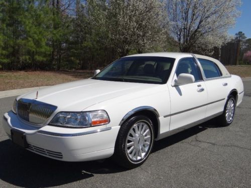 Lincoln : 2004 town car signature series luxury sedan w/ 14k orig miles sharp!