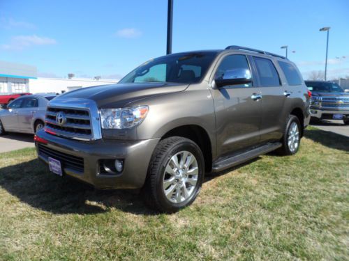 2012 toyota seqeuoia limited 4x4 moonroof, navigation only 27lk miles