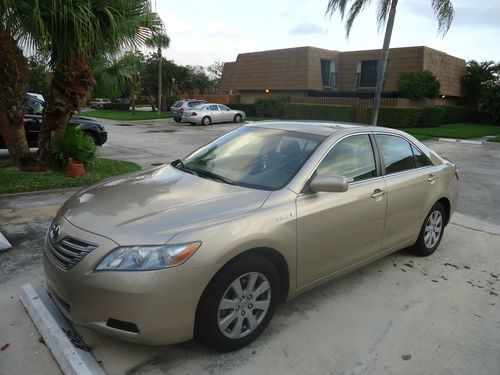 Hybrid toyota camry - like new- 70,500 careful miles- many options-bluetooth