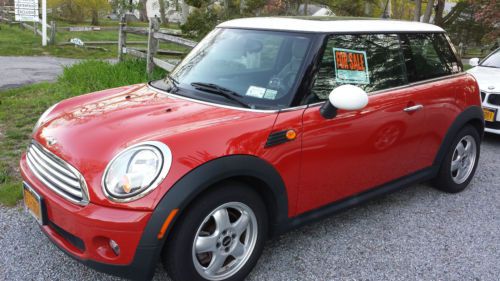 Mini cooper 2010  warranty mint condition red with white top