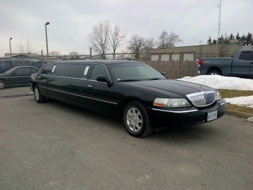 8 passenger lincoln executive limousine