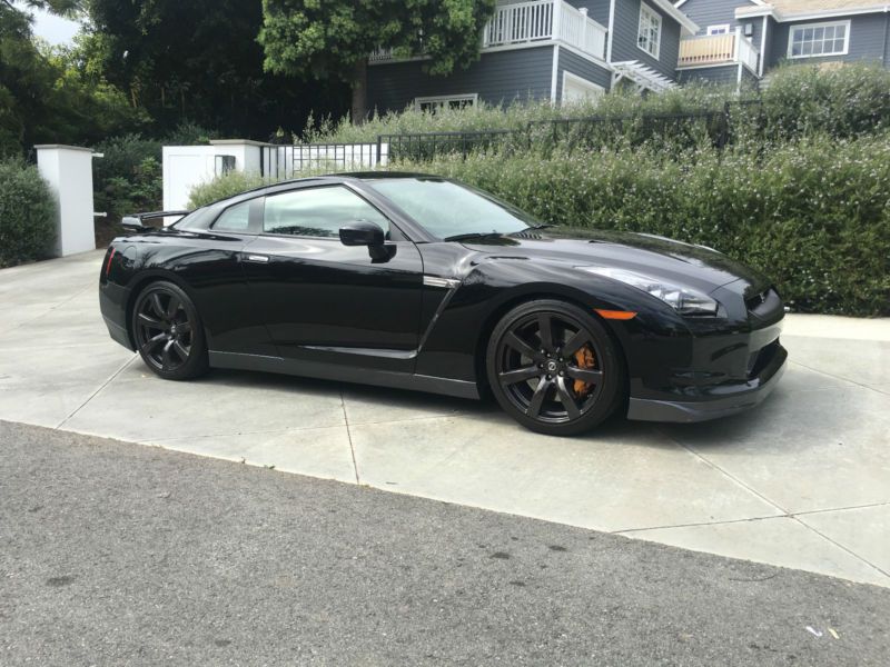 2010 nissan gt-r