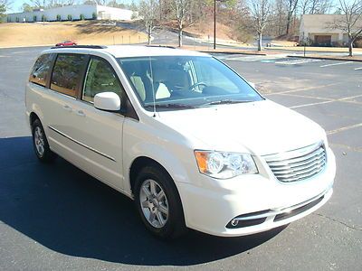 Gorgeous!!! like new!!! touring!!! stow n go! 3rd row seats camera! no reserve!