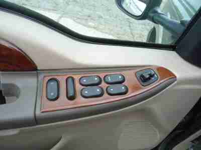 Limited Diesel SUV 7.3L CD Rear audio controls We Finance & Take Trade Ins, image 10