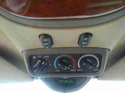 Limited Diesel SUV 7.3L CD Rear audio controls We Finance & Take Trade Ins, image 17