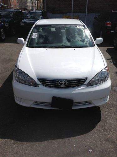 2005 toyota camry le sedan 4-door 2.4l