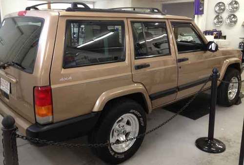 99 jeep cherokee sport 4x4, 115k, nice condition, accessorized, clean, reliable
