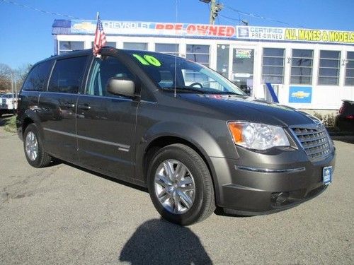 2010 chrysler town &amp; country subn