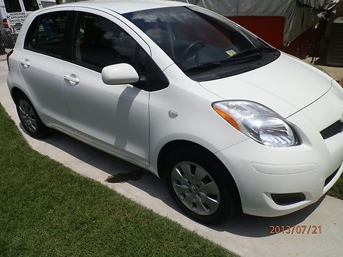 2010 toyota yaris  51,000 miles auto cold ac ready to drive