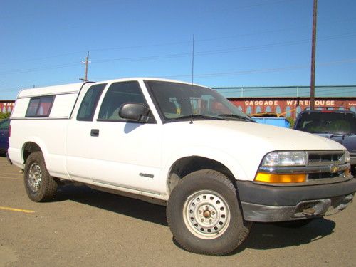 2002 chevrolet s10 base extended cab pickup 3-door 4.3l