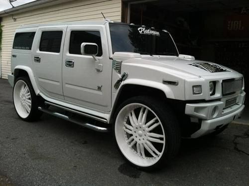 H2 hummer platinum edition  with 30 inch wheels and custom car audio system