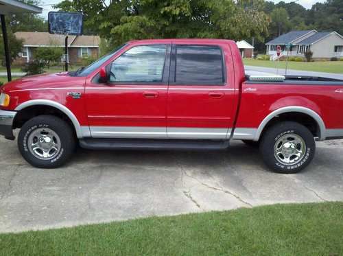 Lariat, 4wd, crew cab, sunroof, 5.4 litre, 6 cd changer, leather