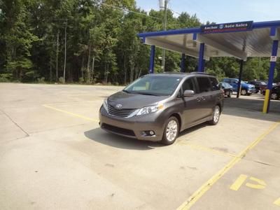 1 owner toyota sienna xle all wheel drive with power sliding van doors leather