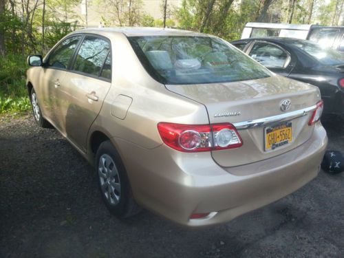 2011 toyota corolla le, well maintained and needs minor work, only 17000 miles.