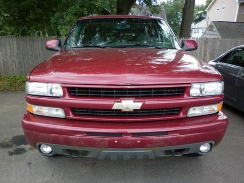 1 owner - z71 - 4x4 - rear entertainment - new tires - leather - moonroof!