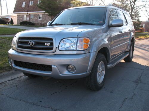 2004 toyota sequoia sr5 4wd, only 106k, sunroof, 3 row,tow pckg