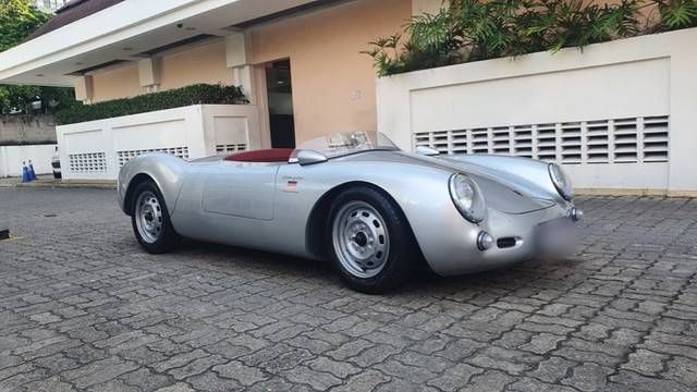 550 replica with a 914 2.0 porsche engine 4 cylinders<br />
