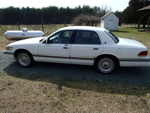 1992 mercury marquis  very good condition well cared for