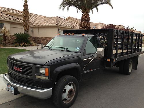 2001 gmc sierra 3500 hd dually w/16' flat/stake bed and 2500lb lift