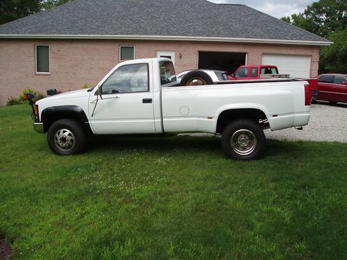 1993 chevy 3500 4 x 4 pickup   $7000.00 or b/o