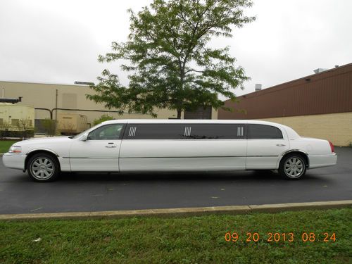 2004 lincoln town car 120" limousine