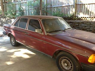 300d turbo 1982 good body condition in and out, clean engine, bad transmission