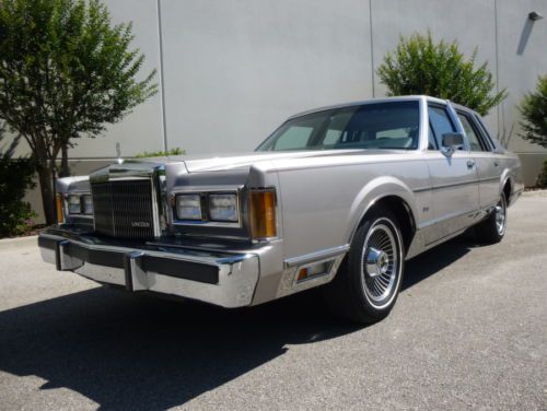 1989 lincoln town car - signature series - 27,000 miles - mint!