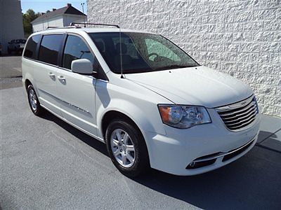 Chrysler town &amp; country touring low miles 4 dr van automatic 3.6l v6 white