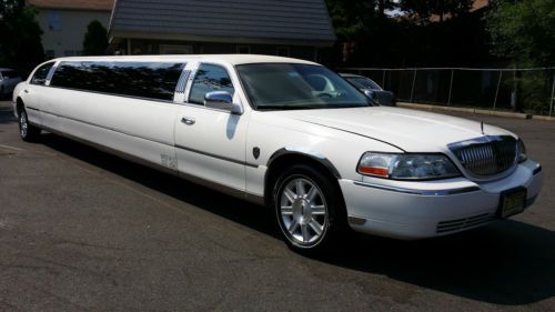 2005 lincoln town car 180 inch stretch limousine - 14 passenger
