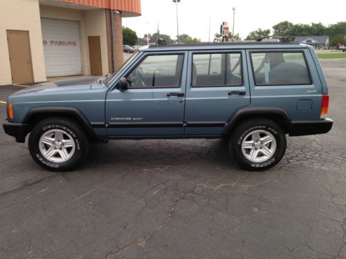 1998 jeep cherokee sport 4x4,4-door 4.0, awesome eye appeal! no reserve!