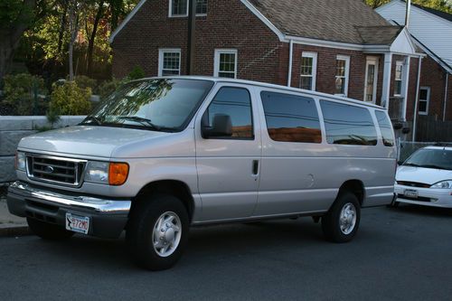 15 passenger ford e350 super duty extended van