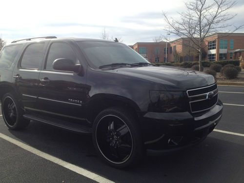 Look!!!! 2008 chevrolet tahoe lt all black/black 24" lorenzo wheels, great buy!