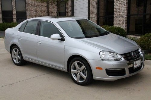 Silver/black lthr,moonroof,rear spoiler,17's,6-speed,1-owner,great gas mileage!!