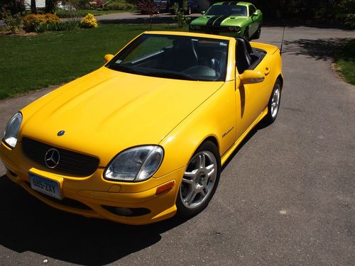 Yellow 2002 mercedes-benz slk32 amg base convertible 2-door 3.2l