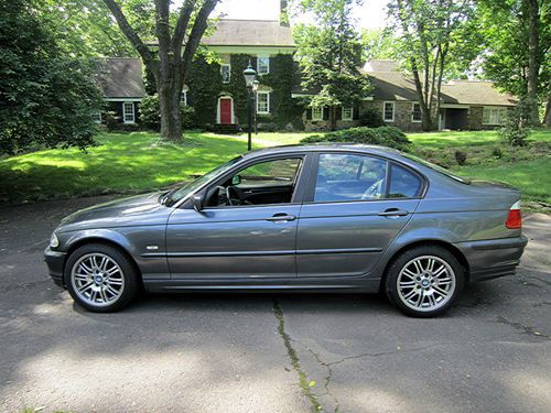 2001 bmw 325xi with all wheel drive and no reserve