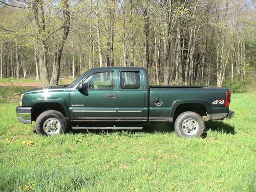 2003 chevy silverado 2500hd 6.0 4x4 125k miles. no rust, rarely used. trades?