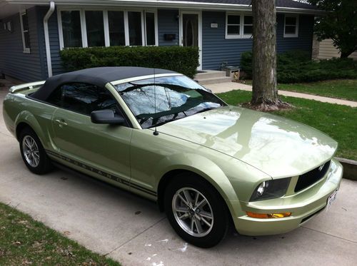 Ford mustang convertible mint 22k miles shaker 1000 sound, 6-cyl. 5-speed auto