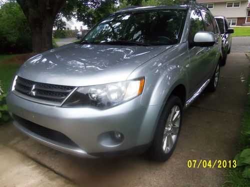 Suv 2.4l cd am/fm radio,only 39k, clean car fax, one owner, very low reserve....