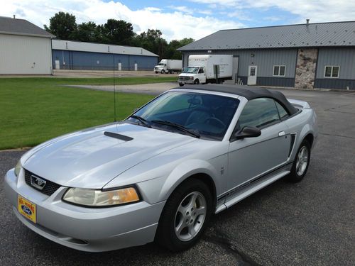 2000 ford mustang convertible  v6   64,000 miles