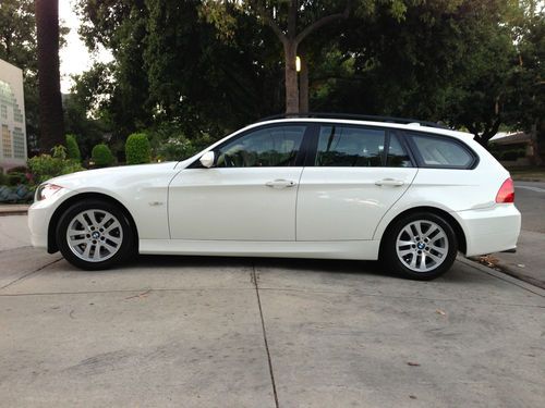 2007 bmw 328i wagon 4-door (white) in mint internal and external conditions